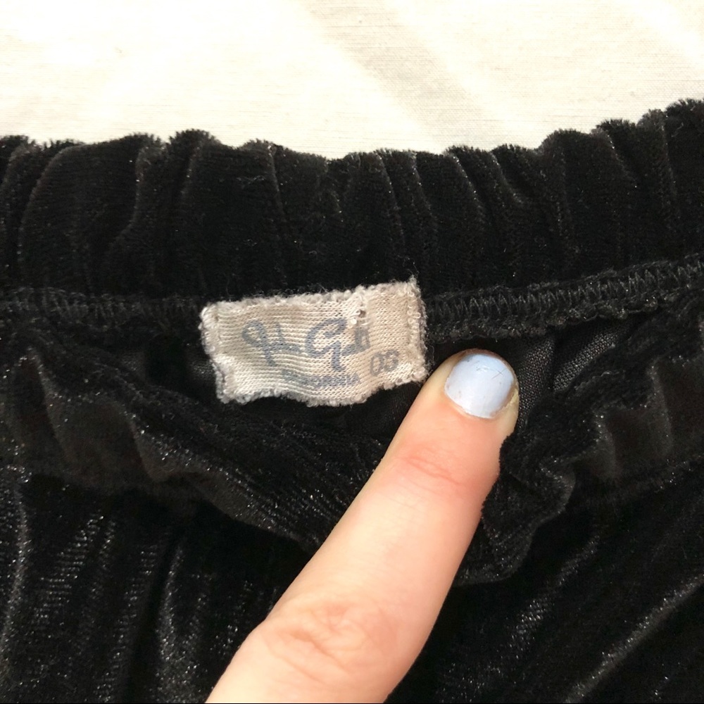 Brandy Melville John Galt Black Velvet Sleep Short - Picture 5 of 7